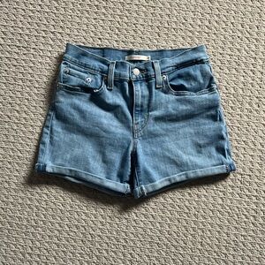 Levi’s mid length Shorts